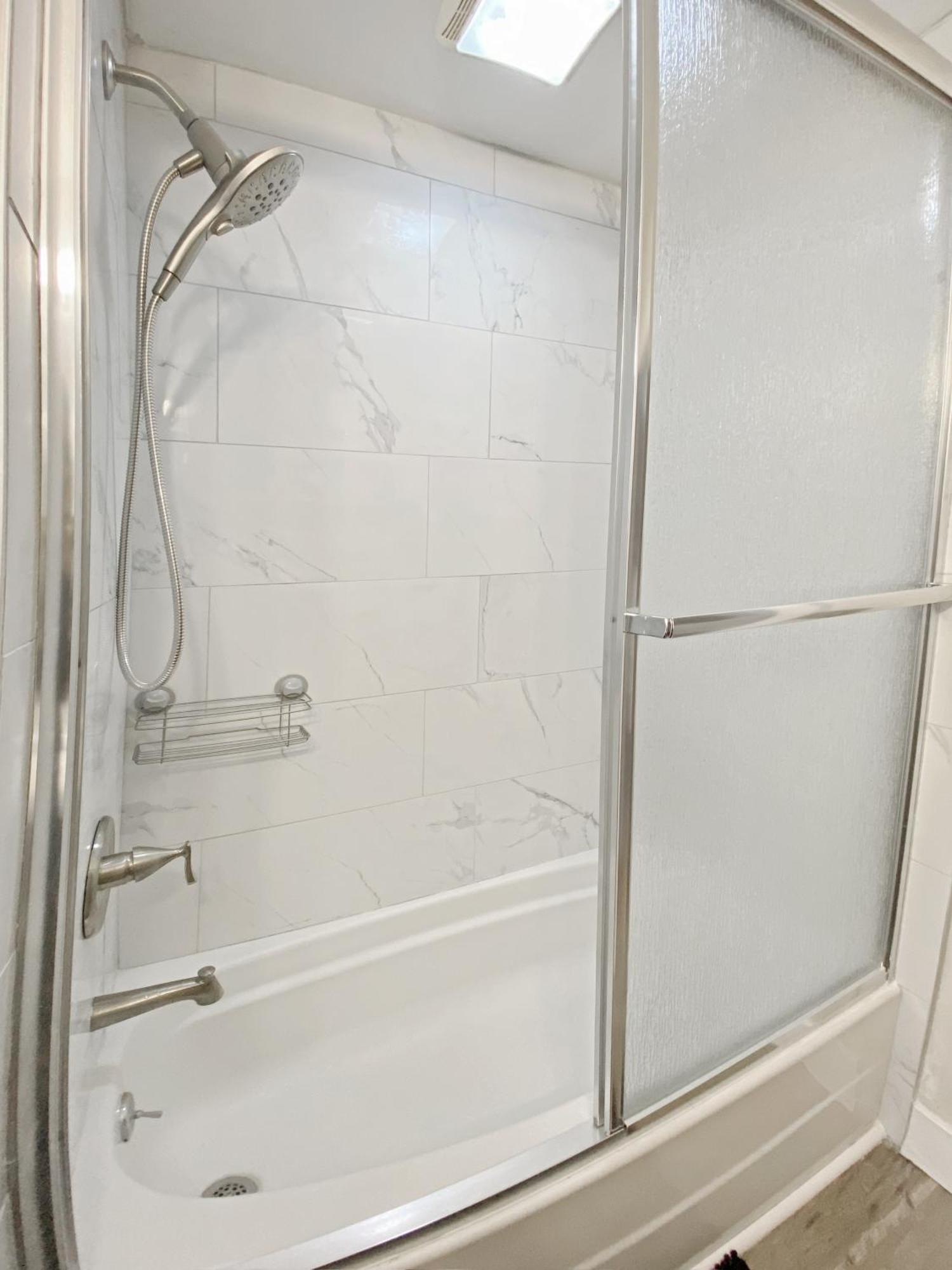 Lux 3Br, Steps From Airport, U Of R & Grocery Stores Рочестър Екстериор снимка