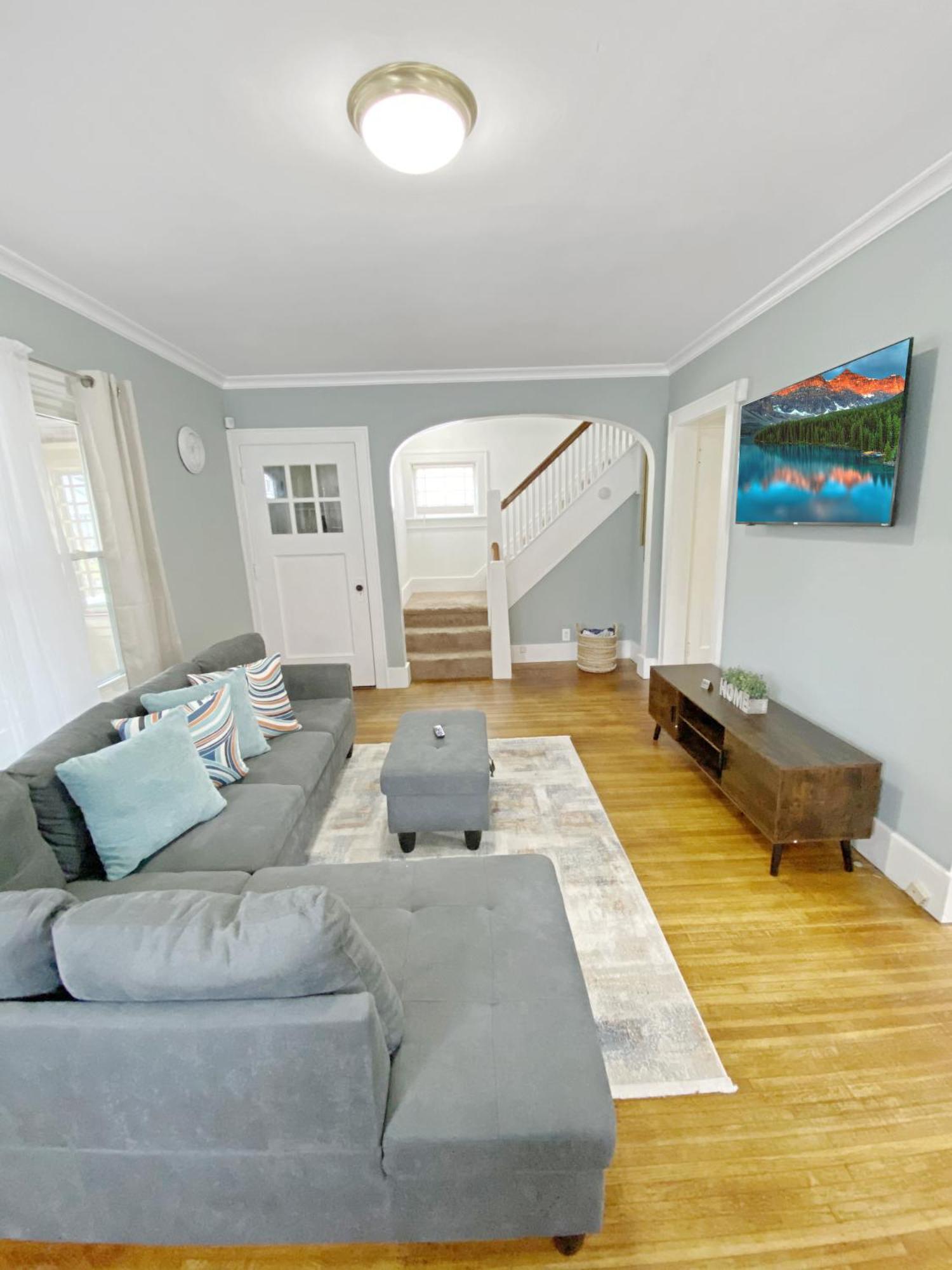 Lux 3Br, Steps From Airport, U Of R & Grocery Stores Рочестър Екстериор снимка