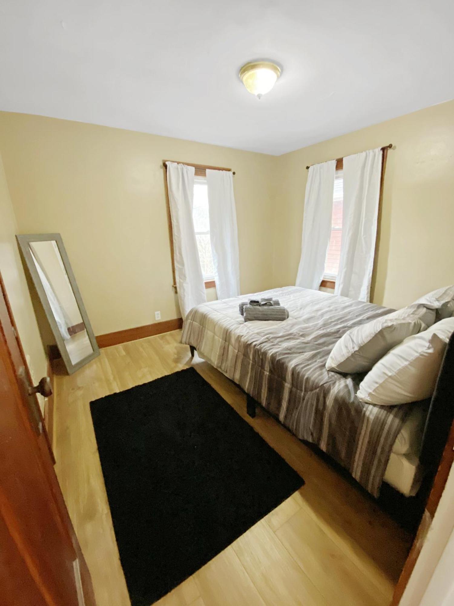 Lux 3Br, Steps From Airport, U Of R & Grocery Stores Рочестър Екстериор снимка